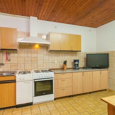 1 Bedroom Cozy Apartment In Splitska Exterior foto