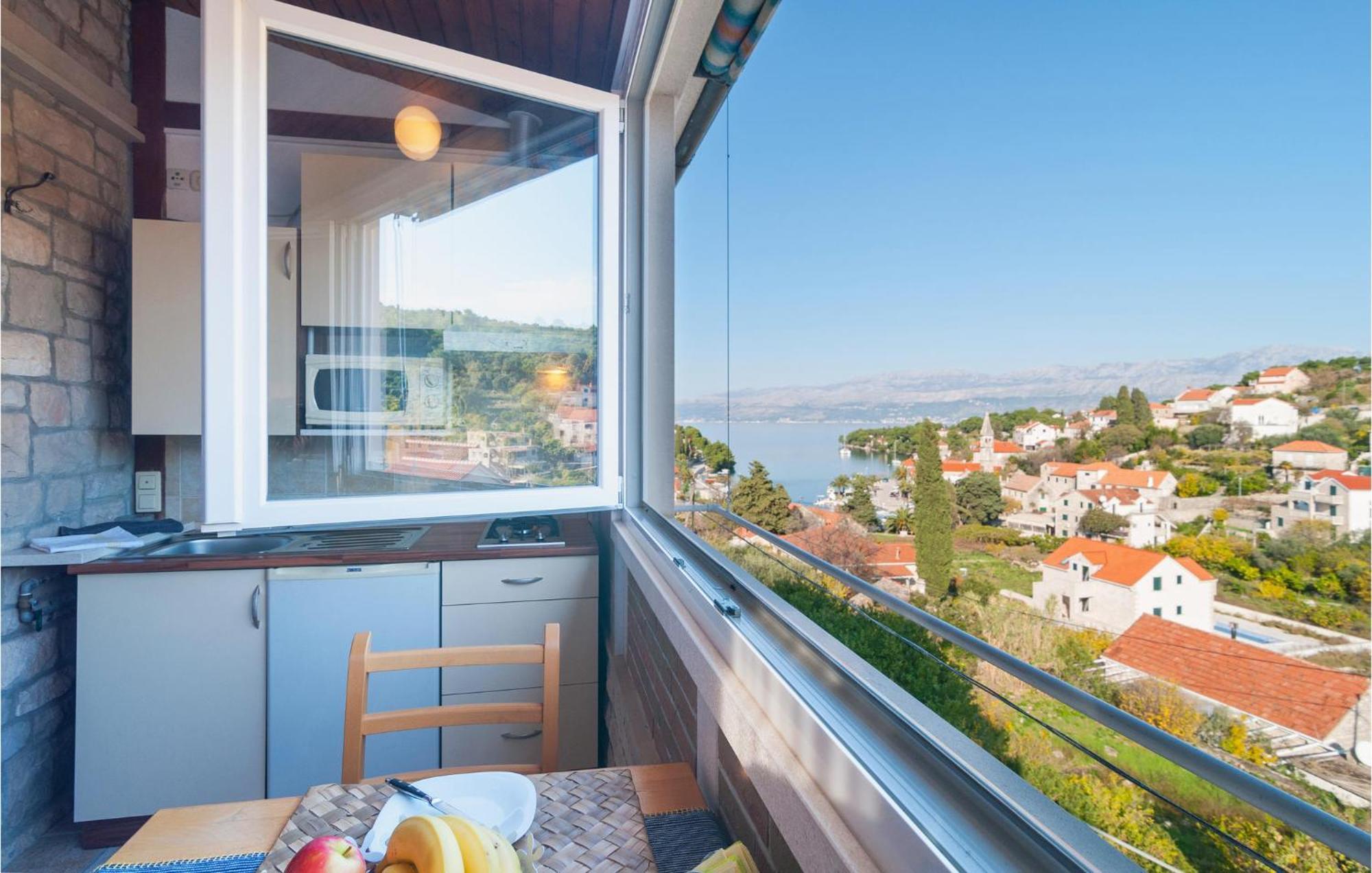 1 Bedroom Cozy Apartment In Splitska Exterior foto